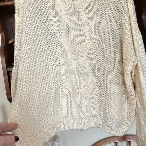 DAVI & DANI Winter White Oversized Cropped Sweater, Size Medium, EUC. - Picture 5 of 6